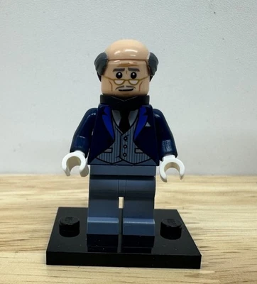 Lego DC Super Heroes Alfred Pennyworth Pinstripe Vest Minifigure Batman 70909 - Image 1 of 4