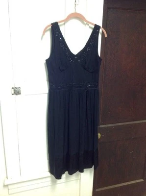 Estudio Jonathan Martin. Vestido de seda negro, ribete de lentejuelas, talla 10 Foto 1 de 4