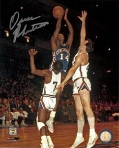 Foto firmada por Oscar Robertson del miembro del Salón de la Fama de los Bucks #1 AUTO - 1971 campeón de la NBA - Imagen 1 de 1