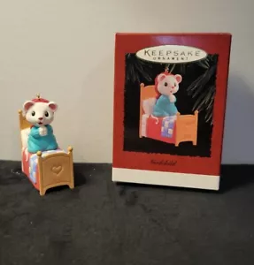Ornamento Hallmark Keepsake 1996 figlioccio topo che prega a letto - Foto 1 di 5