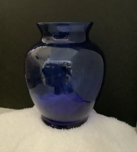 Jarrón hecho a mano 6 1/2" azul cobalto patrón remolino - Imagen 1 de 4