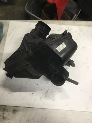 Caixa de filtro de purificador de ar Audi 2008-2016 A4 8K0133837s fabricante de equipamento original - Imagem 1 de 4