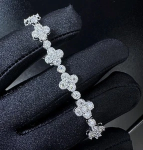 9 ct White  D VVS1 Round Moissanite Diamond .925 Silver Clover Bracelet 7" - Picture 1 of 3