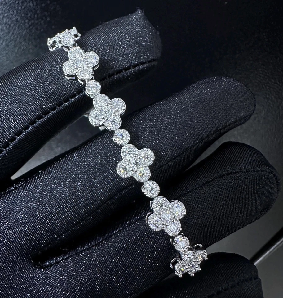9 ct White  D VVS1 Round Moissanite Diamond .925 Silver Clover Bracelet 7" - Image 1 of 3