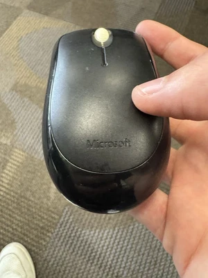 Microsoft Wireless Mouse 1000 Model 1454 -Black - Image 1 of 3