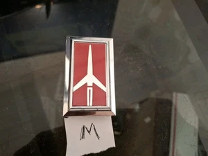NOS OLDSMOBILE PLASTIC ROCKET WHEEL EMBLEM OEM 22518663 - Picture 1 of 3