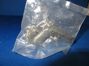 Vintage Beretta 92F Miniature Model keychain High Quality Pewter Color - Picture 1 of 3