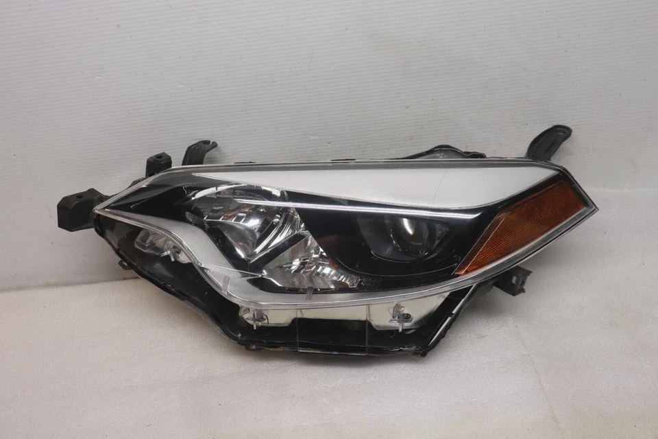 Conjunto de faros TYC CONDUCTOR IZQUIERDO 2014-2016 Toyota Corolla 20-9494-00 Foto 1 de 4