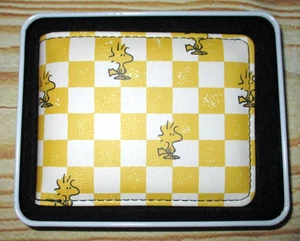 CARTERA A CUADROS DOBLE PLIEGUE CACAHUETES WOODSTOCK PARA HOMBRES CON CAJA DE REGALO DE LATA DE METAL - Imagen 1 de 5