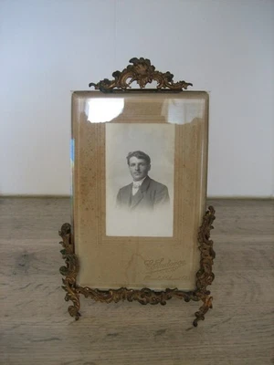 Ancien Cadre photo Bronze & Verre Biseauté décor Rocailles - Photo 1/4