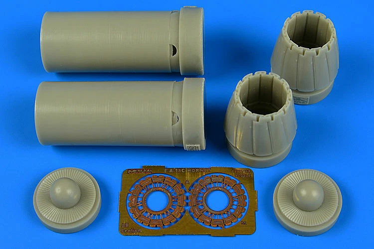 Aires 4702 - 1:48 Per / A-18C Scarico Nozzles-Closed Per Kinetic - Nuovo - Immagine 1 di 1