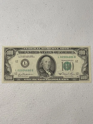 Old Series 1981 $100 Dollar federal reserve notes L02004686B - Image 1 of 2