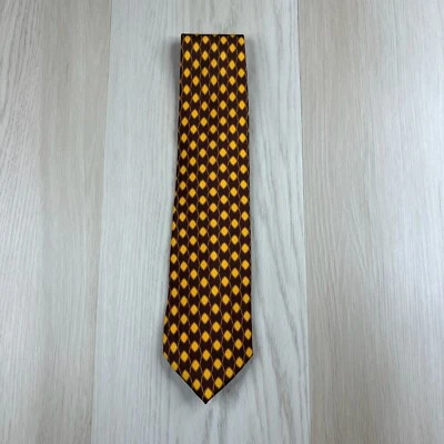 Corbata de seda pura de diseñador con patrón geométrico dorado Gucci para hombre 58x3,5 pulgadas Foto 1 de 4