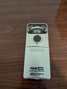 Zoom Q2 HD Handy Video/Audio Recorder 4X Digital Zoom Model Q2HD - Picture 1 of 4