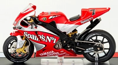 Yamaha YZR-M1 Carlos Checa 2004 Scala 1:24 Modellino Classe MotoGP Numero 7 - Immagine 1 di 4