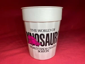 Copa de recuerdo de Boston del World Trade Center del mundo de los dinosaurios de colección de los años 90  - Imagen 1 de 7
