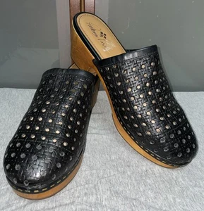Patricia Nash Women's Perforated Black Leather Wooden Heels Clogs Mules Size 11 - Picture 1 of 8