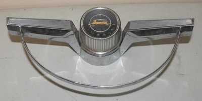 OEM 1965 1966 Chevrolet Impala steering wheel center Horn Ring w/ button 9741874 Foto 1 de 4