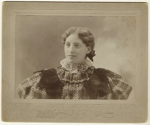 PORTRAIT OF A LADY WITH BROAD SHOULDERS IN ROCKFORD, ILLINOIS - Picture 1 of 3