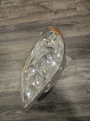 03 04 05 06 07 08 Toyota Matrix DRIVER Side Used Headlight Front Lh Left Lamp  - Image 1 of 4