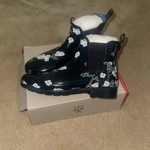 Hunter Refined Blossom Print Rain Boots Size 9 NEW WITH BOX WFS1017BMP - Picture 1 of 6