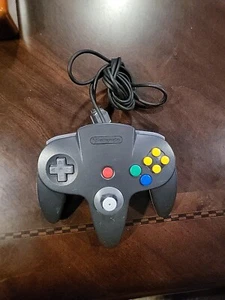 Mando Oficial Nintendo 64 NEGRO/GRIS AUTÉNTICO OEM N64 Tight Stick - Imagen 1 de 4