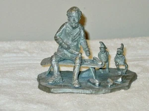 Rare Heritage Pewter Sculpture Santa Cobbler at His Bench Shoes Elves Vintage - Picture 1 of 4