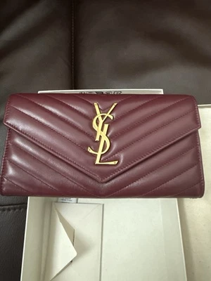 Cartera Saint Laurent Cassandre Matelassé Grande Solapa Piel de Cordero Rojo Merlot YSL Foto 1 de 4