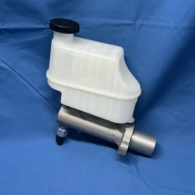 6C2Z2140AB Ford Master Cylinder 2004 2005 E150 M630752 Foto 1 de 4