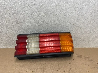 Luz trasera lateral del pasajero derecho Mercedes-Benz W126 1986 a 1991 OEM R6606 DW Foto 1 de 4