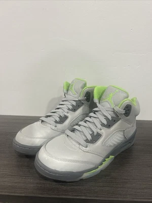 Nike Air Jordan 5 Retro Green DQ3734-003 Size 7Y Women's 8.5 Reflective - Image 1 of 4