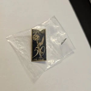 PIN COLECCIONABLE PREMIOS EMMY ACADEMIA DE TELEVISIÓN 50 ANIVERSARIO PIN TV raro - Imagen 1 de 19