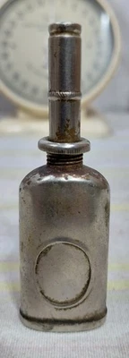 Mini lata de aceite de engrasador para carrete de pesca máquina de coser pequeña hecha en EE. UU. Foto 1 de 4