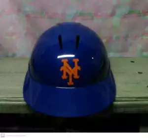 NEW YORK METS F/S ECHTER SCHLAGHELM OHNE KLAPPE GRÖSSE 7 1/2 IDEAL FÜR AUTOGRAMME - Bild 1 von 3