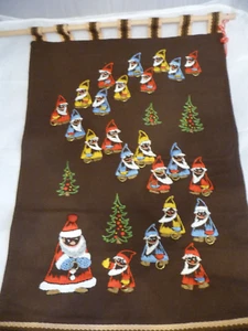 Großer Adventskalender braunes grober Stoff bestickt vermutlich alte Handarbeit - Bild 1 von 5