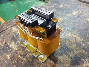 F30300-063 Transformer 3PH 300VA 50/60HZ (IN: 230,460V; OUT: 220V) - Picture 1 of 3