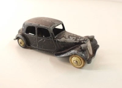 Dinky Toys GB N° 24N Citroën Traction Con Malle Grande Gravura - Immagine 1 di 4