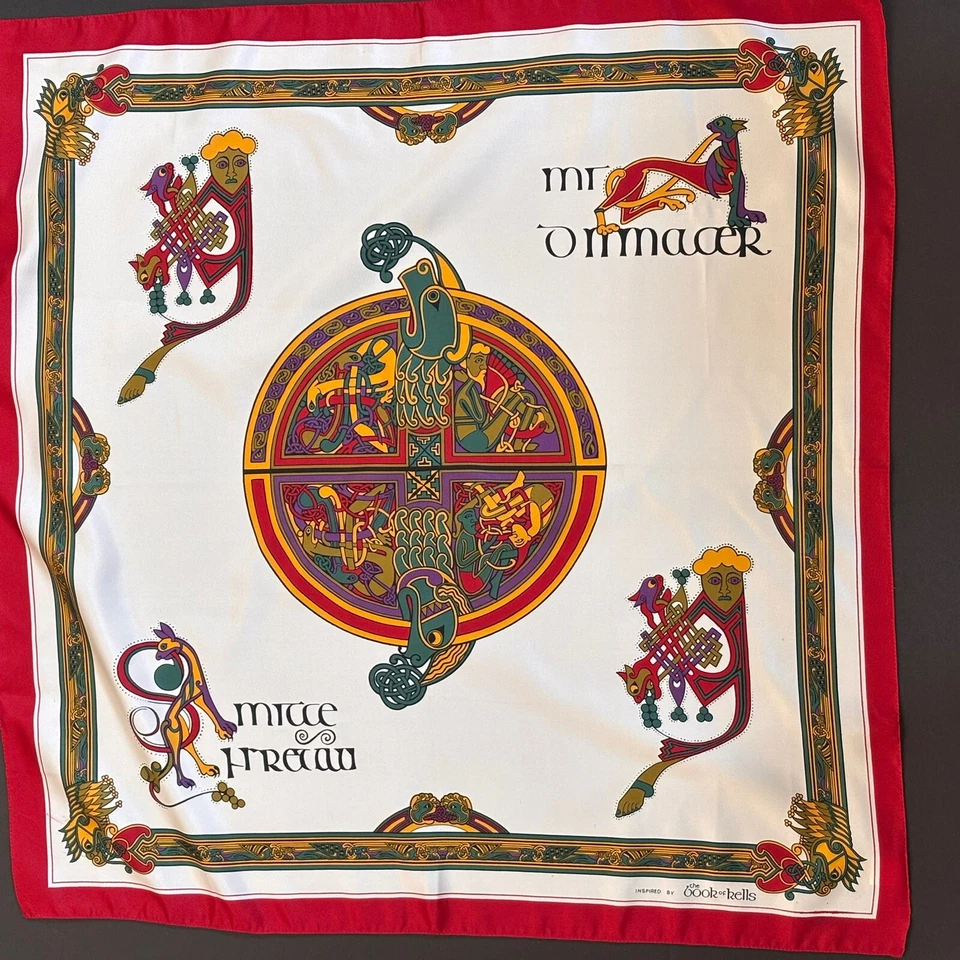 ВИНТАЖНЫЙ ШАРФ ИЗ 100% полиэстера с красной отделкой по мотивам Келлской книги 26 дюймов кв. - Изображение 1 из 4