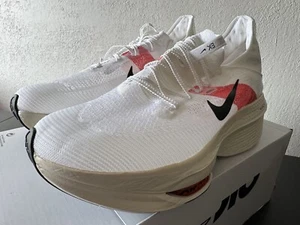 Nike Air Zoom AlphaFly Next% 2 ""Eliud Kipchoge"" FD6559-100 uomo 15 senza coperchio - Foto 1 di 9