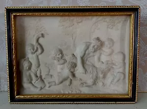 Kleines viktorianisches Relief bacchanalischer Säuglinge, die mit einem Satyr spielen - Bild 1 von 3