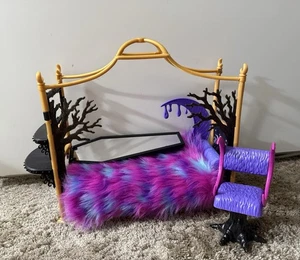 Monster High Doll - G3 Clawdeen Wolf Bedroom Playset Furniture Set - Picture 1 of 13