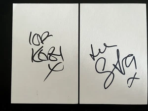 SARA / KEREN - BANANARAMA CHART TOPPING SINGERS - 2 x SIGNED WHITE CARDS - Picture 1 of 1