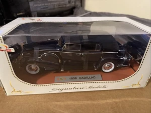 Signature Models 1938 CADILLAC V16 FLEETWOOD 1/18 Diecast Car Dark Blue w/Box - Picture 1 of 8