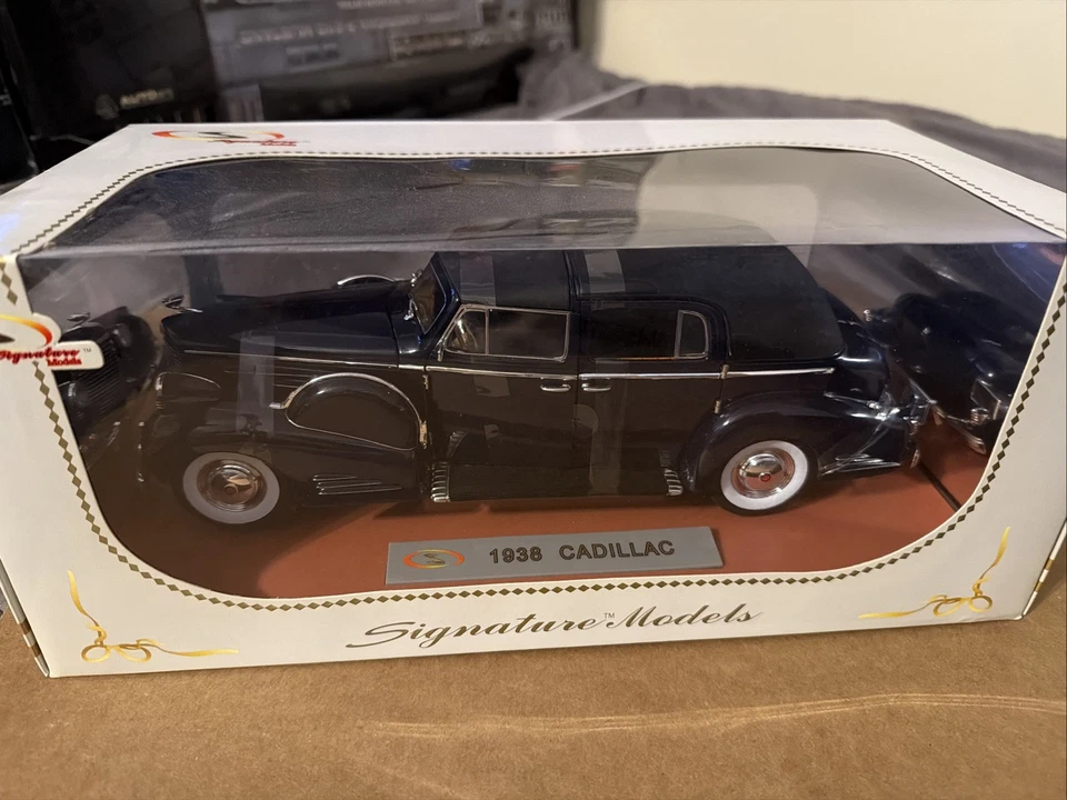 Signature Models 1938 CADILLAC V16 FLEETWOOD 1/18 Diecast Car Dark Blue w/Box - Image 1 of 4