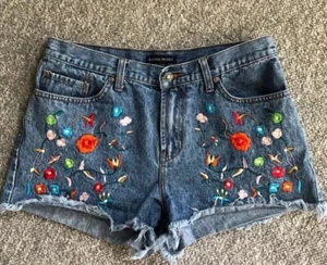 🩲Boston Proper Damengröße 10 bestickt ausgefranst Medium Wash Shorts 32" Taille - Bild 1 von 3