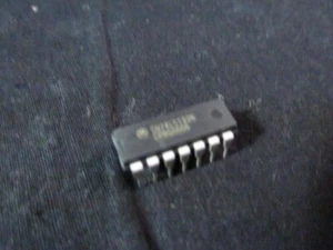 ICS CLASSIC COMPONETS CORP. SN74LS132N IC TRIGGER POS NAND 74LS132QUAD 2-INPUT 1 - Picture 1 of 3