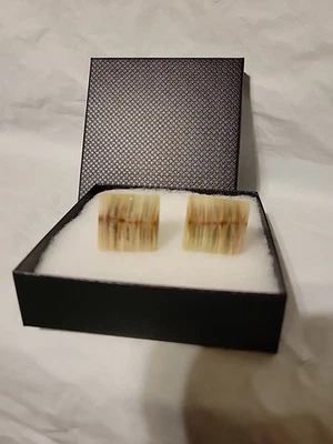 Abotoaduras vintage em tom de prata costas com pedra marrom multicolorida usadas - Imagem 1 de 4