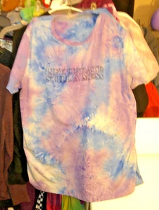 Life Update Still A Mess T-Shirt lustig sarkastisch Tee GRÖSSE MEDIUM TIE DYE - Bild 1 von 3