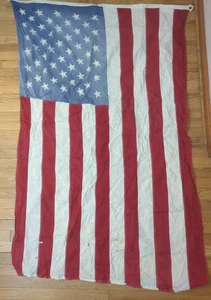 Vintage verwitterte amerikanische Flagge 49" x 70" Golden State Banner Company getragen - Bild 1 von 9