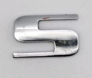 2002-2006 CADILLAC ESCALADE EMBLEM OEM - Picture 1 of 5